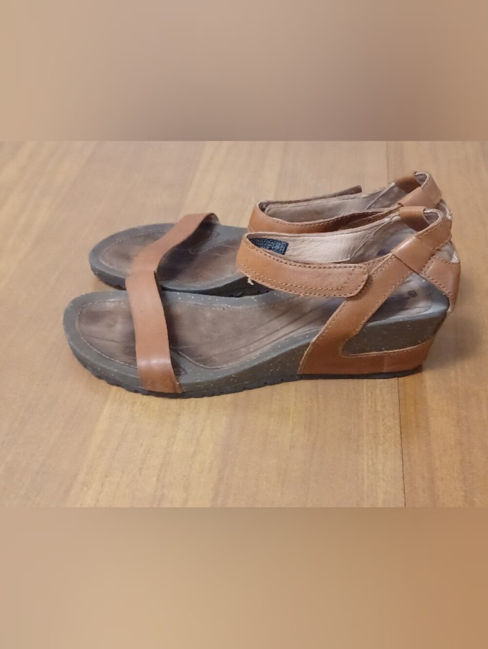 Teva Cabrillo Wedge Sandals Womens 9 DISTRESSED Brown Hook & Loop F8012B